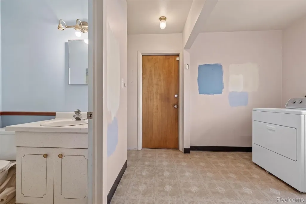 14535 Brohl Drive Warren City MI 48088