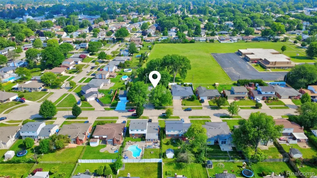 14535 Brohl Drive Warren City MI 48088