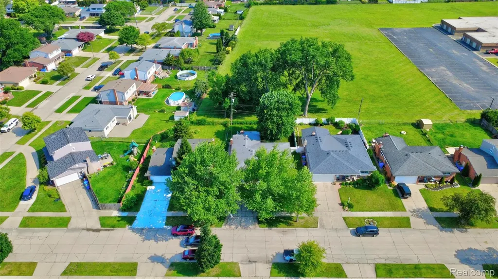 14535 Brohl Drive Warren City MI 48088