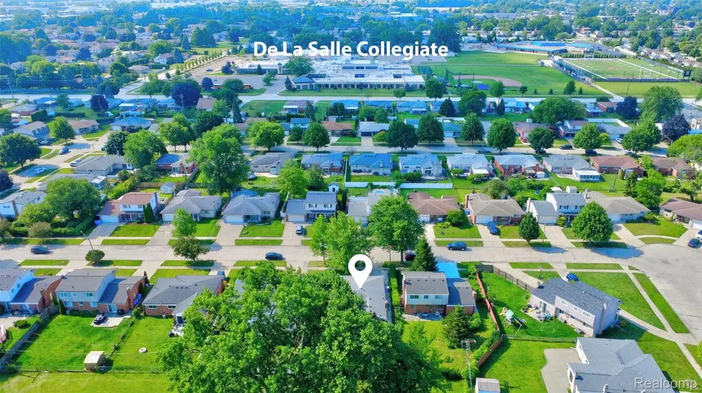 14535 Brohl Drive Warren City MI 48088