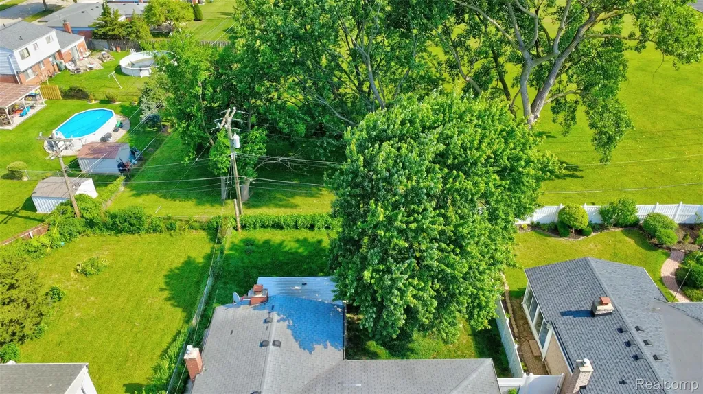 14535 Brohl Drive Warren City MI 48088