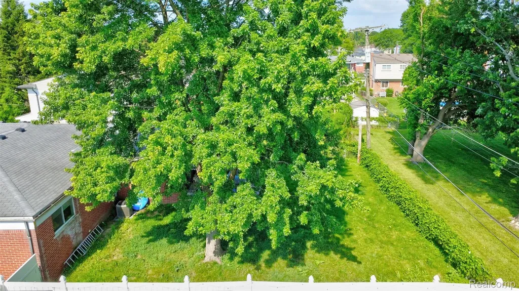 14535 Brohl Drive Warren City MI 48088