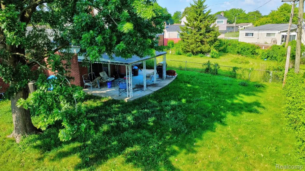 14535 Brohl Drive Warren City MI 48088