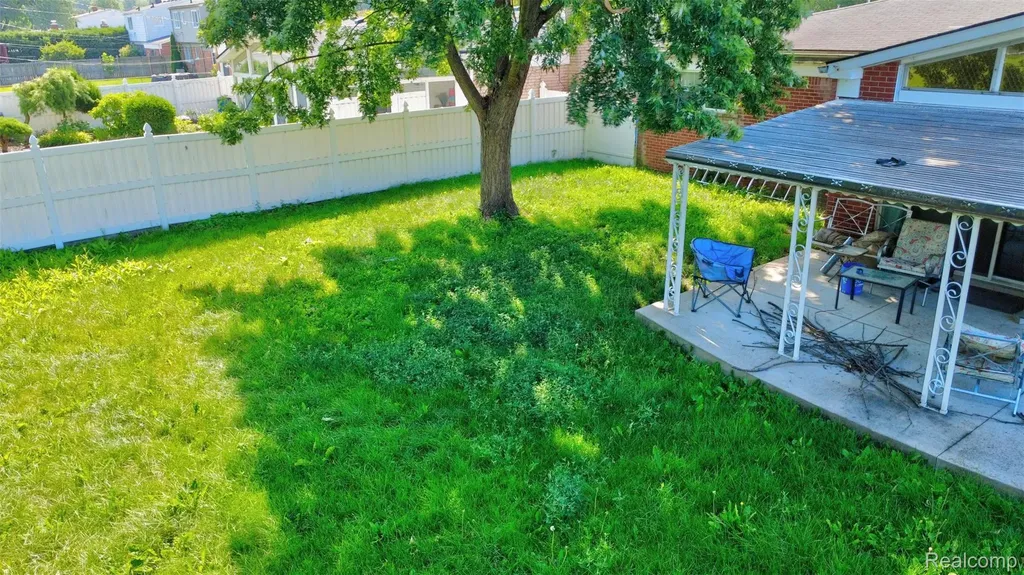 14535 Brohl Drive Warren City MI 48088