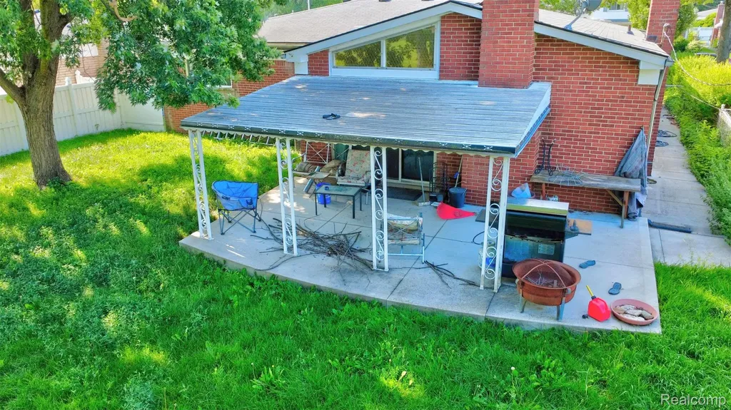 14535 Brohl Drive Warren City MI 48088