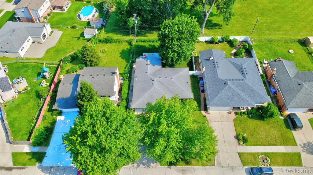 14535 Brohl Drive Warren City MI 48088