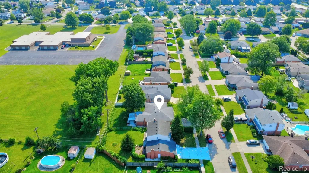 14535 Brohl Drive Warren City MI 48088