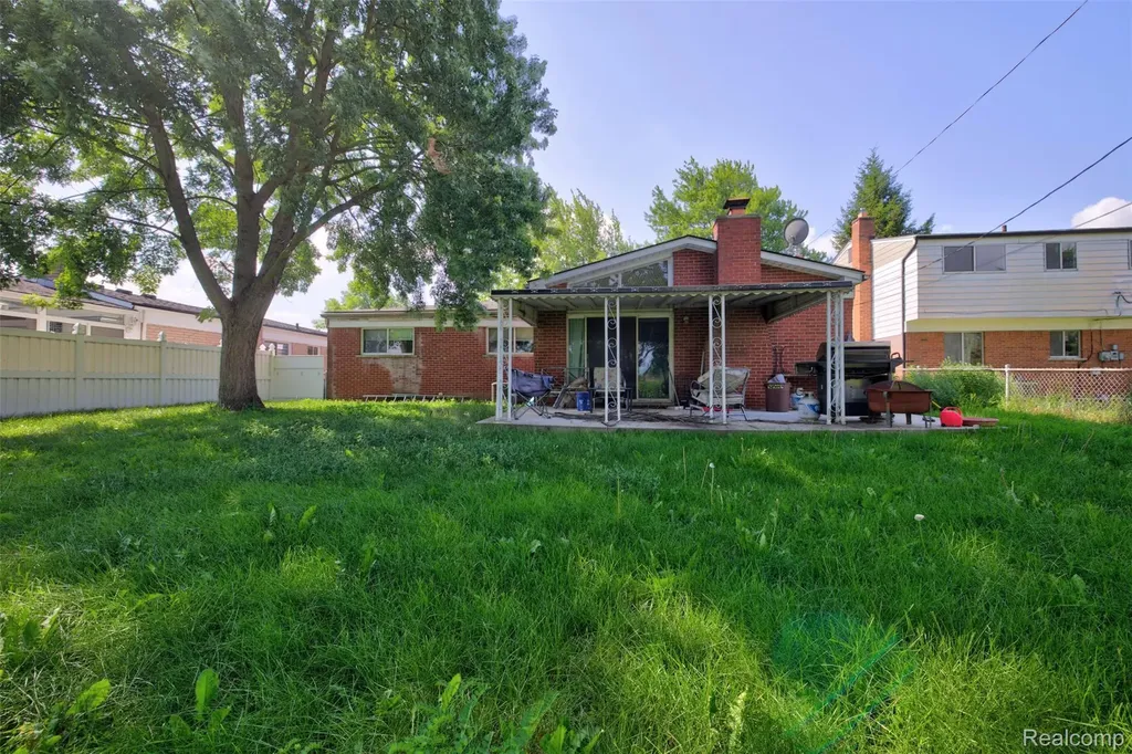 14535 Brohl Drive Warren City MI 48088