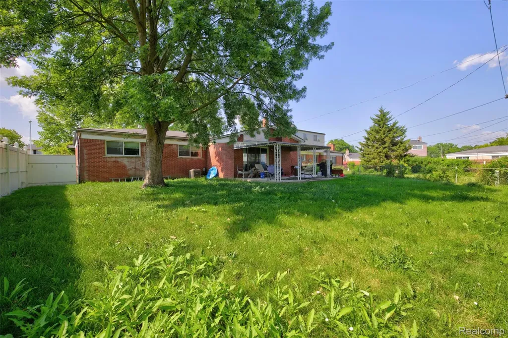 14535 Brohl Drive Warren City MI 48088