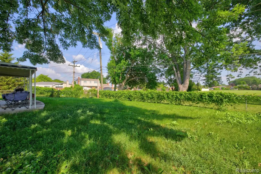 14535 Brohl Drive Warren City MI 48088