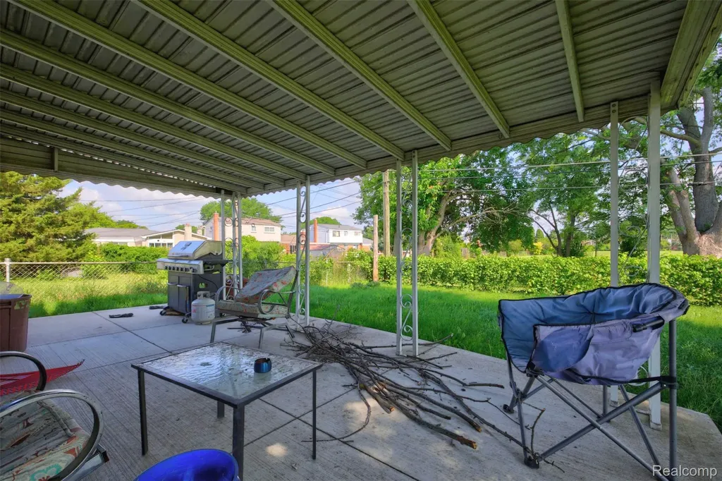 14535 Brohl Drive Warren City MI 48088