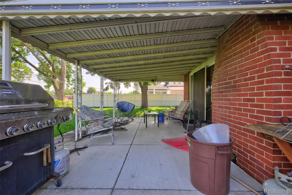 14535 Brohl Drive Warren City MI 48088