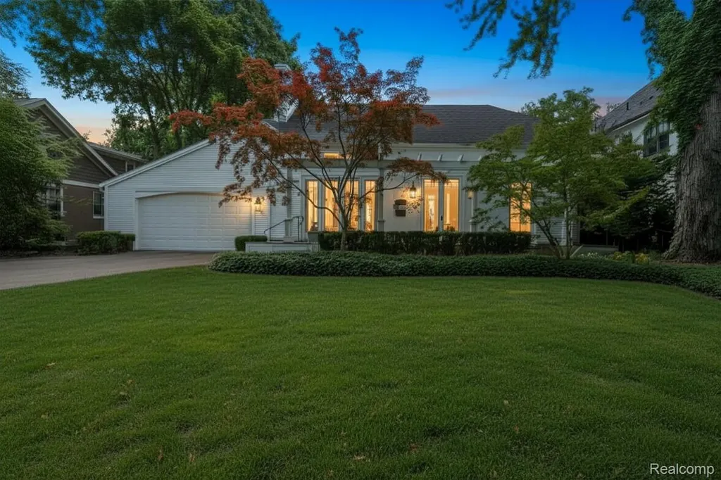 209 Chesterfield Avenue Birmingham City MI 48009