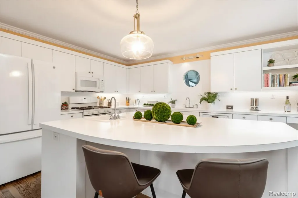 209 Chesterfield Avenue Birmingham City MI 48009