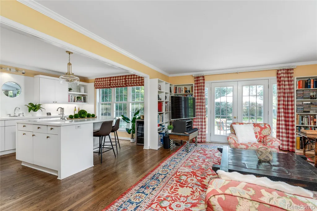 209 Chesterfield Avenue Birmingham City MI 48009