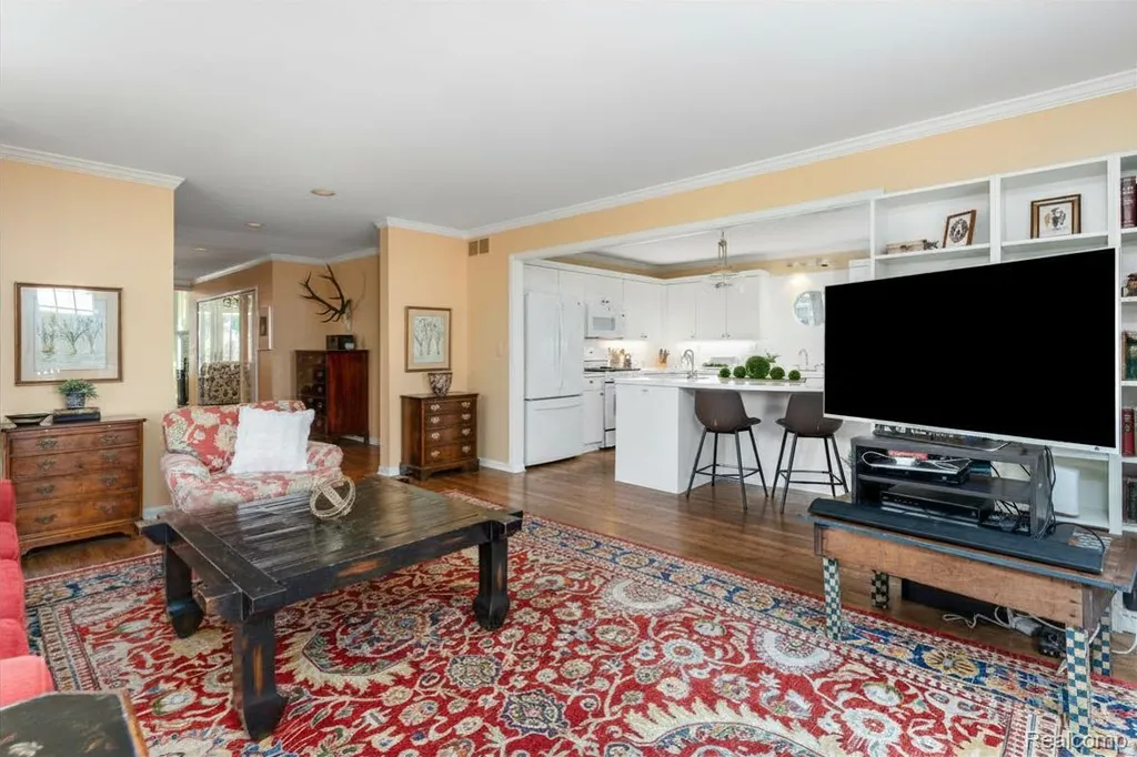 209 Chesterfield Avenue Birmingham City MI 48009