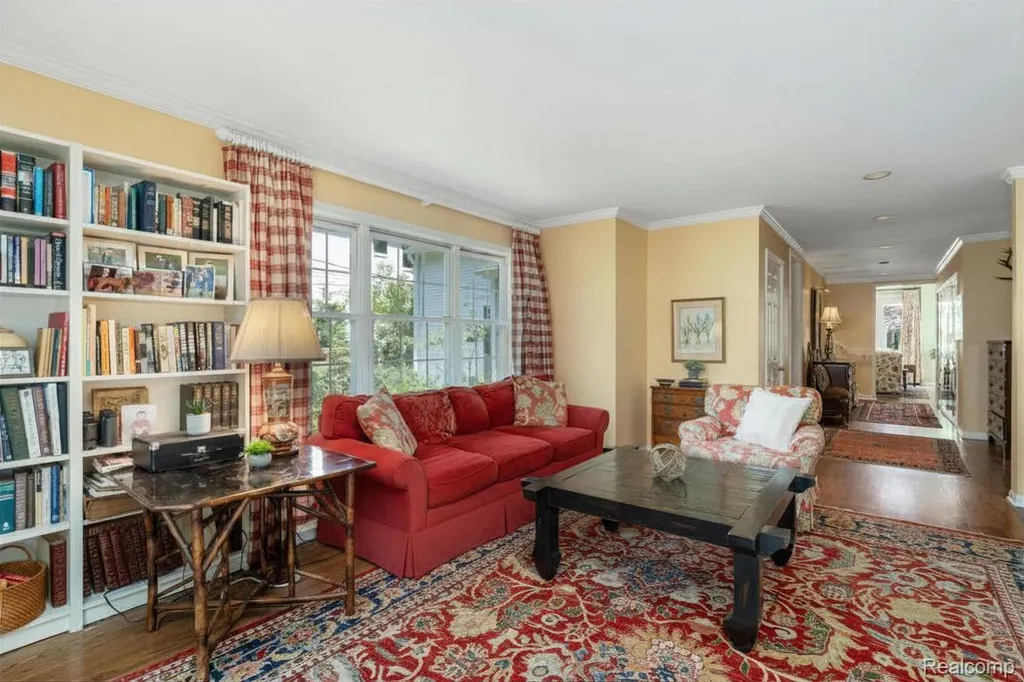 209 Chesterfield Avenue Birmingham City MI 48009