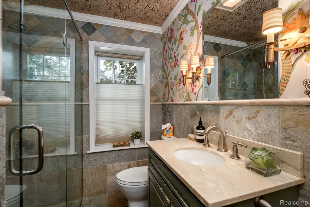 209 Chesterfield Avenue Birmingham City MI 48009