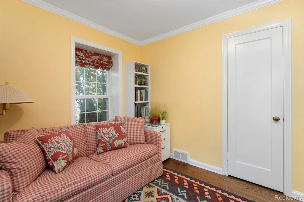 209 Chesterfield Avenue Birmingham City MI 48009