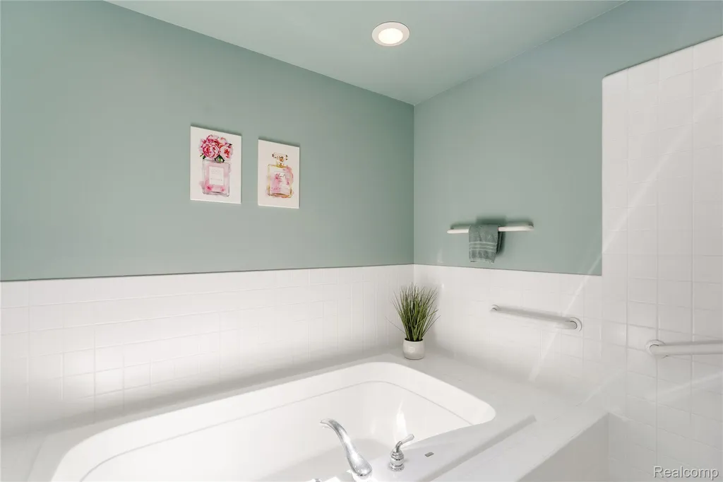209 Chesterfield Avenue Birmingham City MI 48009