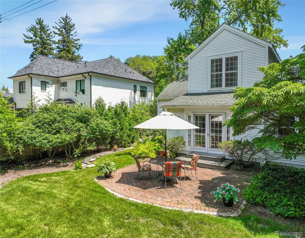 209 Chesterfield Avenue Birmingham City MI 48009