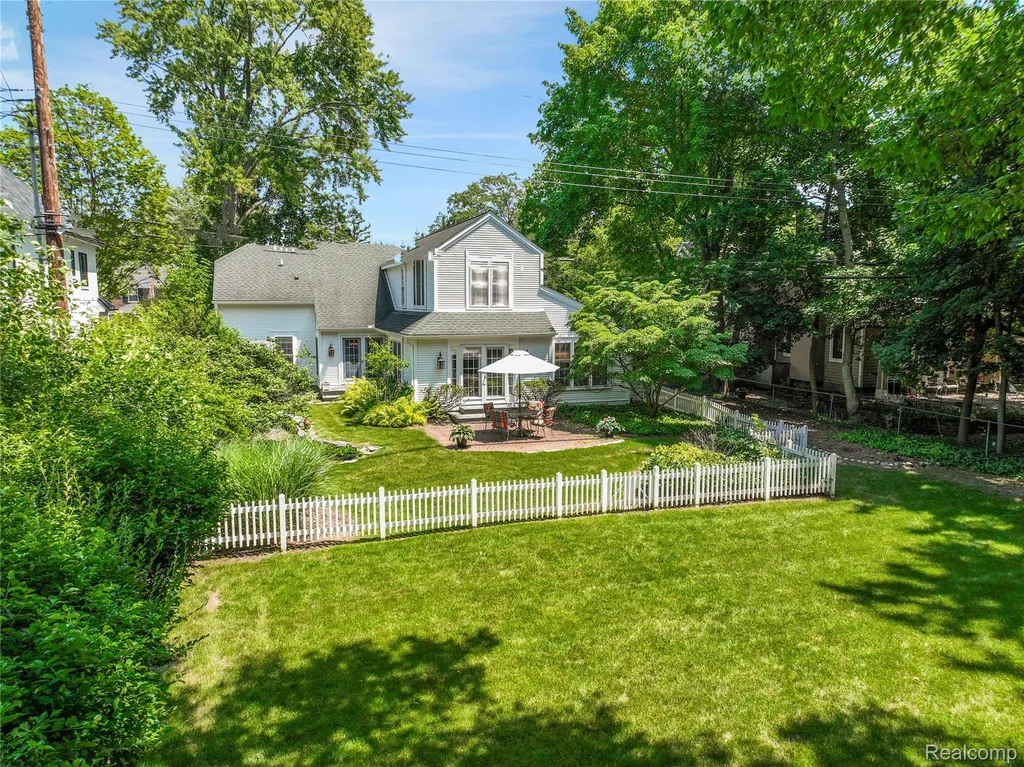209 Chesterfield Avenue Birmingham City MI 48009