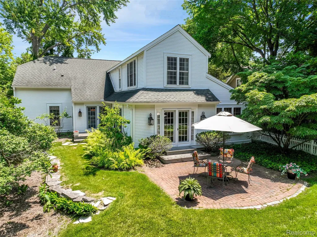 209 Chesterfield Avenue Birmingham City MI 48009