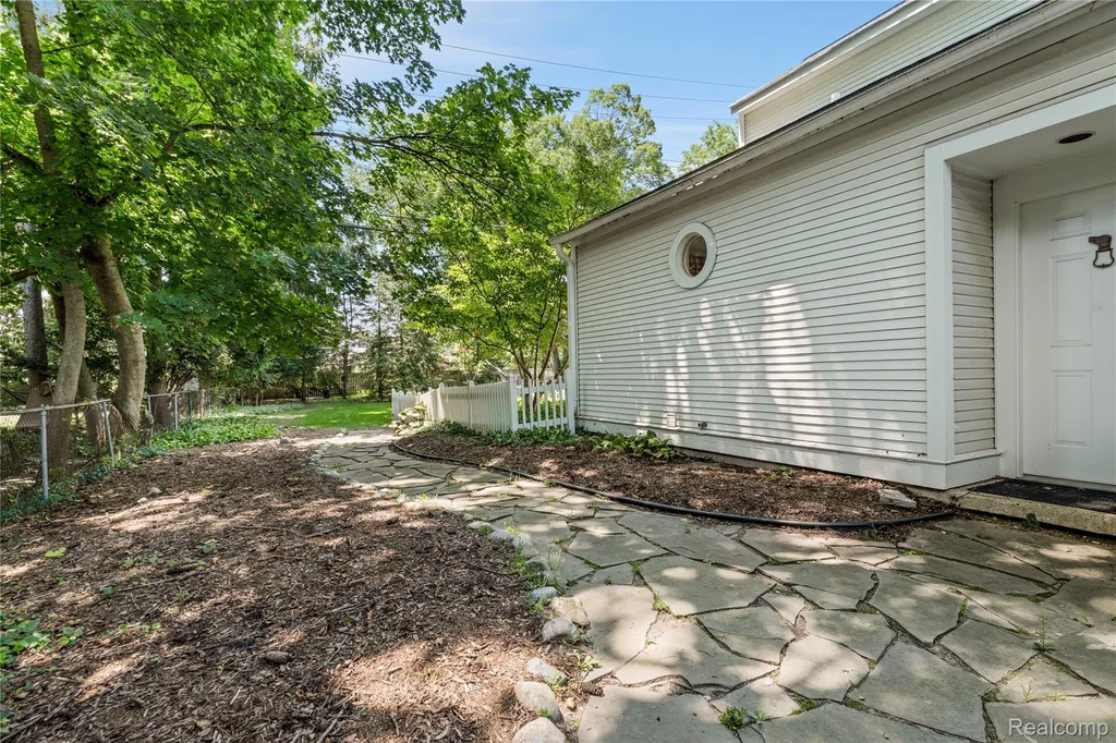 209 Chesterfield Avenue Birmingham City MI 48009
