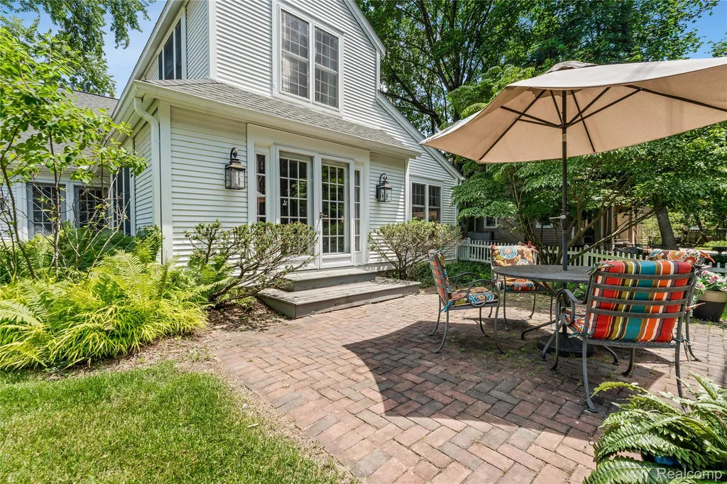 209 Chesterfield Avenue Birmingham City MI 48009