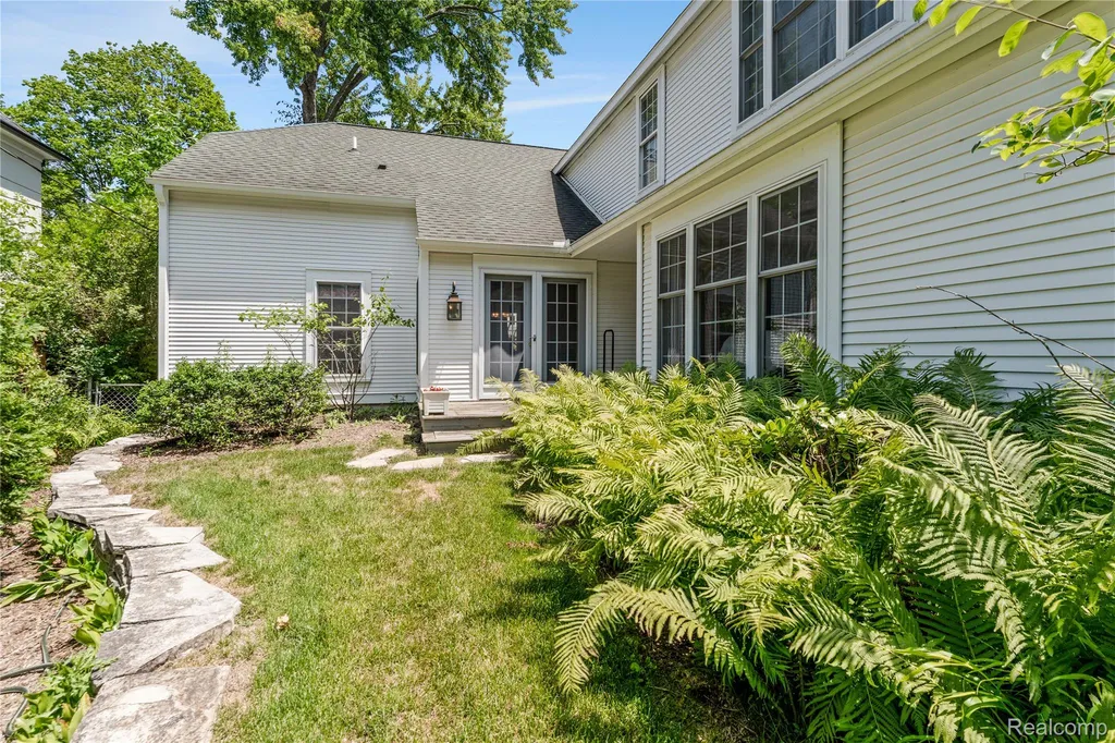 209 Chesterfield Avenue Birmingham City MI 48009