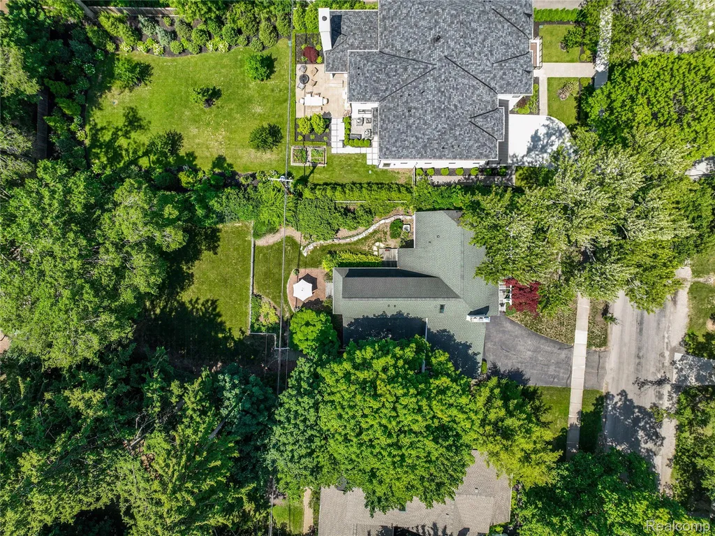 209 Chesterfield Avenue Birmingham City MI 48009