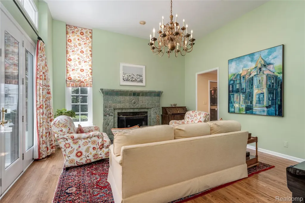 209 Chesterfield Avenue Birmingham City MI 48009