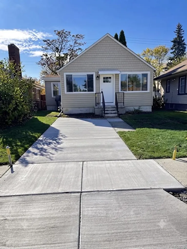 557 White Avenue Lincoln Park City MI 48146