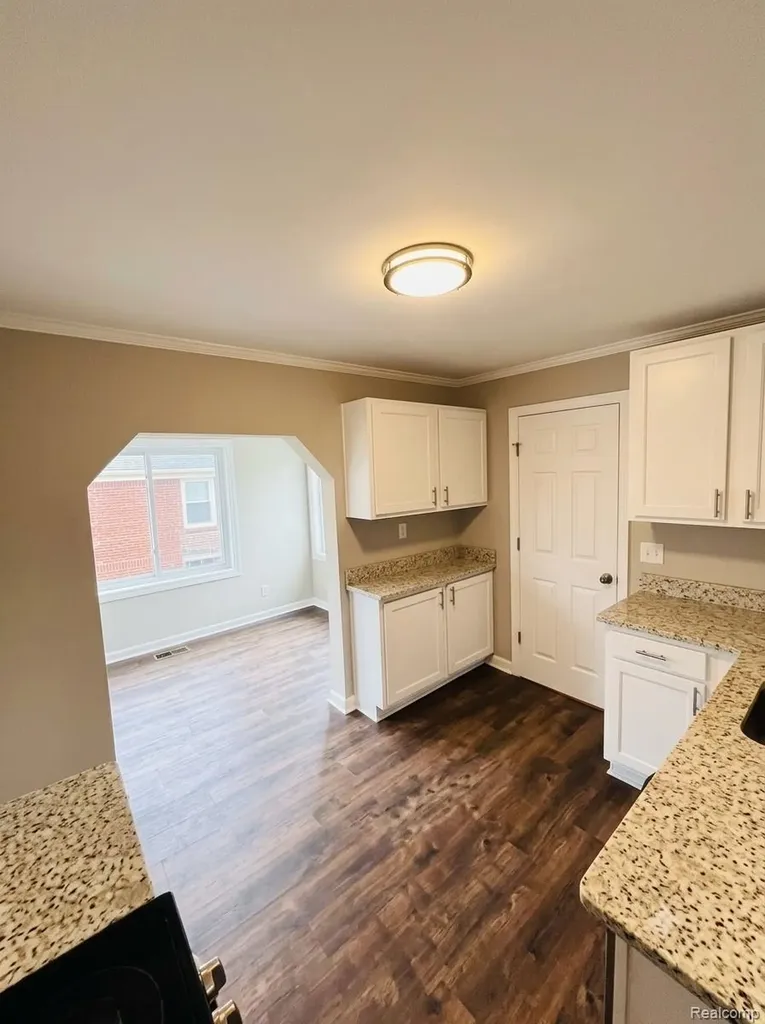 557 White Avenue Lincoln Park City MI 48146