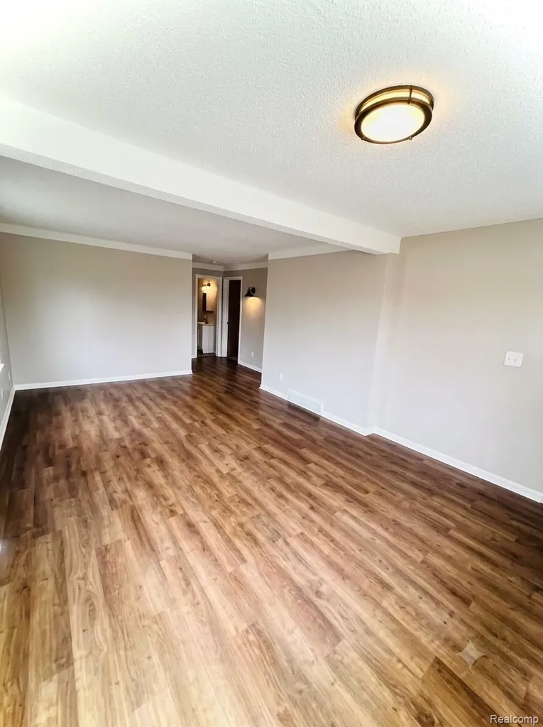 557 White Avenue Lincoln Park City MI 48146