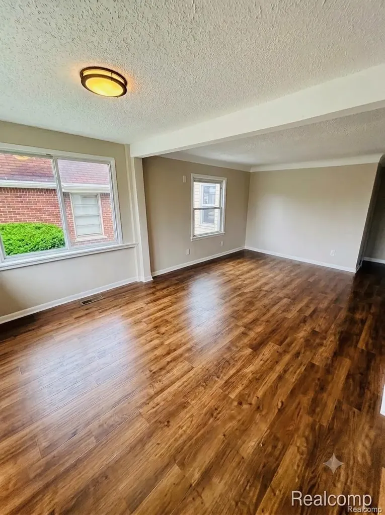 557 White Avenue Lincoln Park City MI 48146