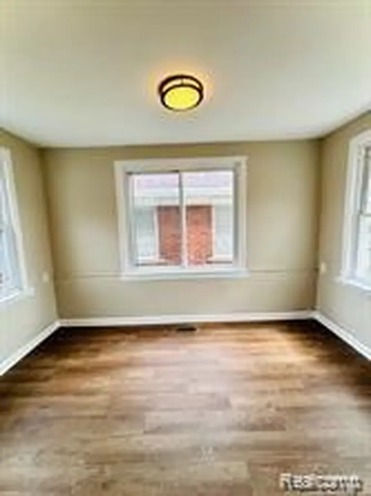 557 White Avenue Lincoln Park City MI 48146