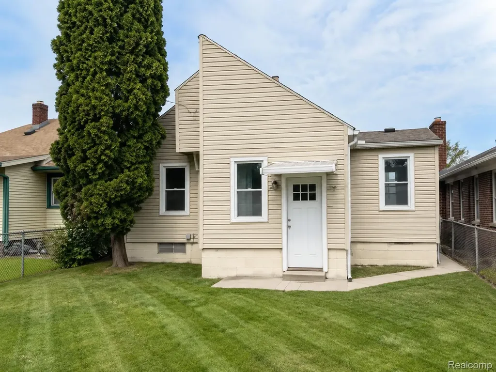 557 White Avenue Lincoln Park City MI 48146