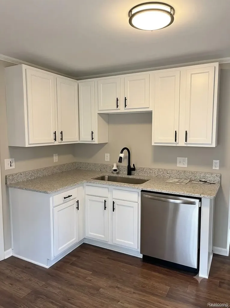 557 White Avenue Lincoln Park City MI 48146