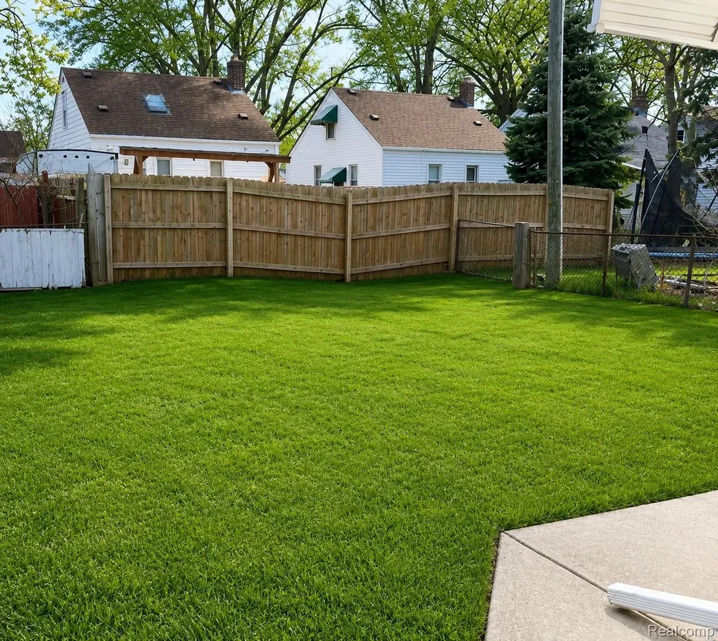 557 White Avenue Lincoln Park City MI 48146