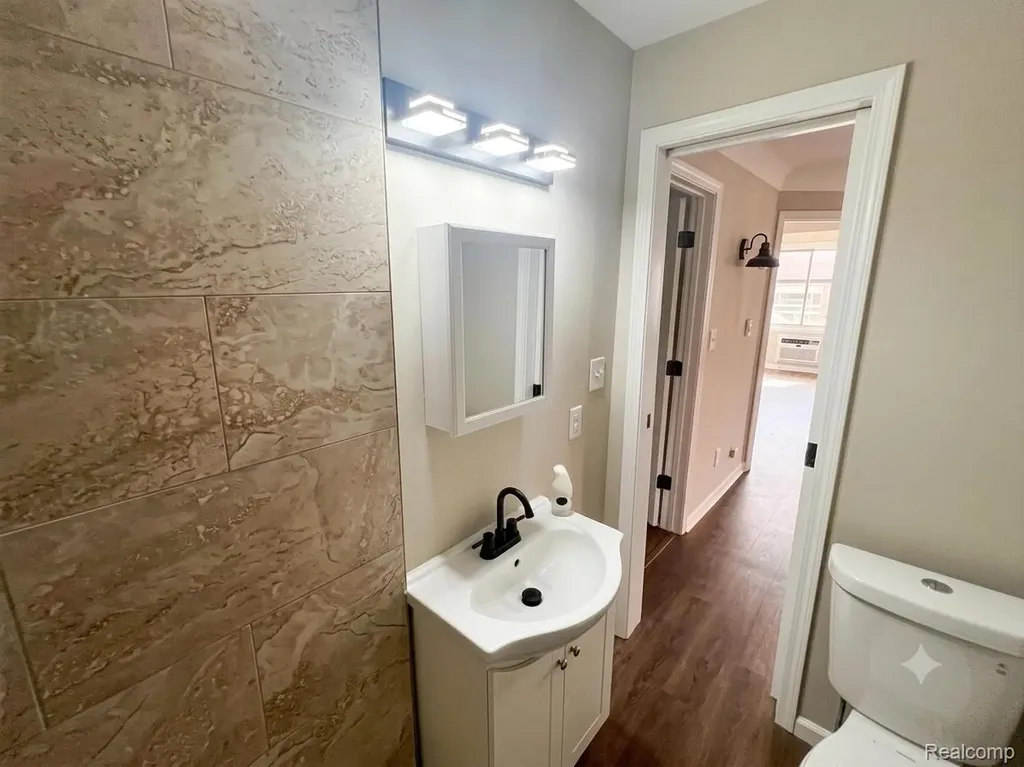 557 White Avenue Lincoln Park City MI 48146