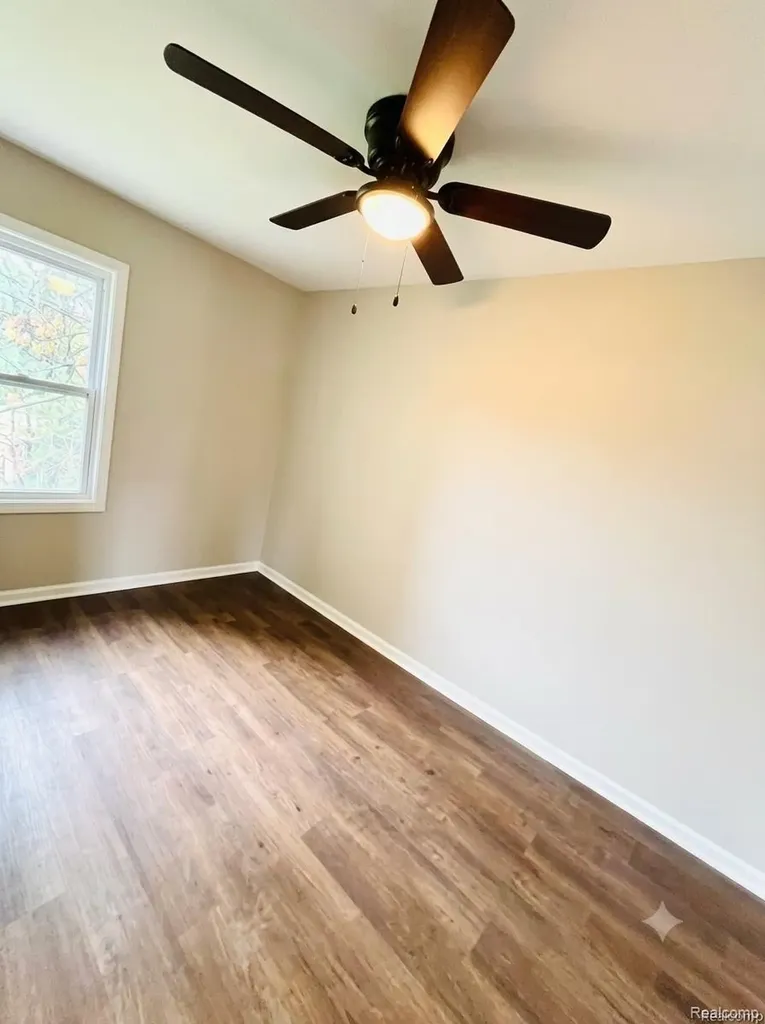 557 White Avenue Lincoln Park City MI 48146