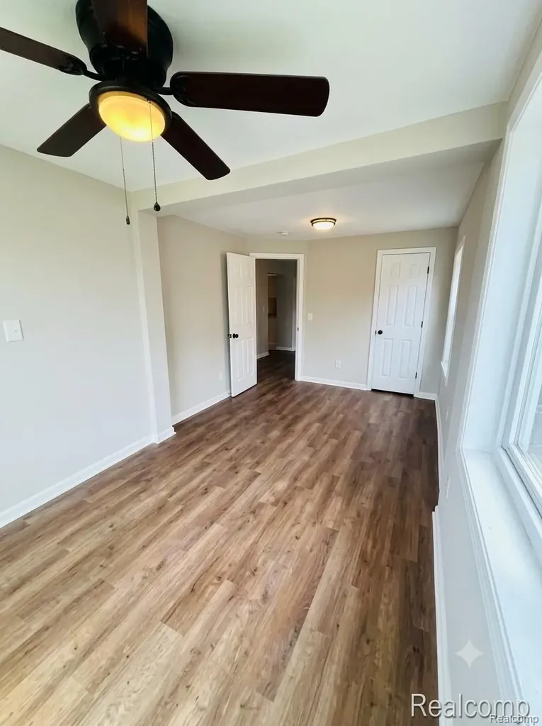 557 White Avenue Lincoln Park City MI 48146