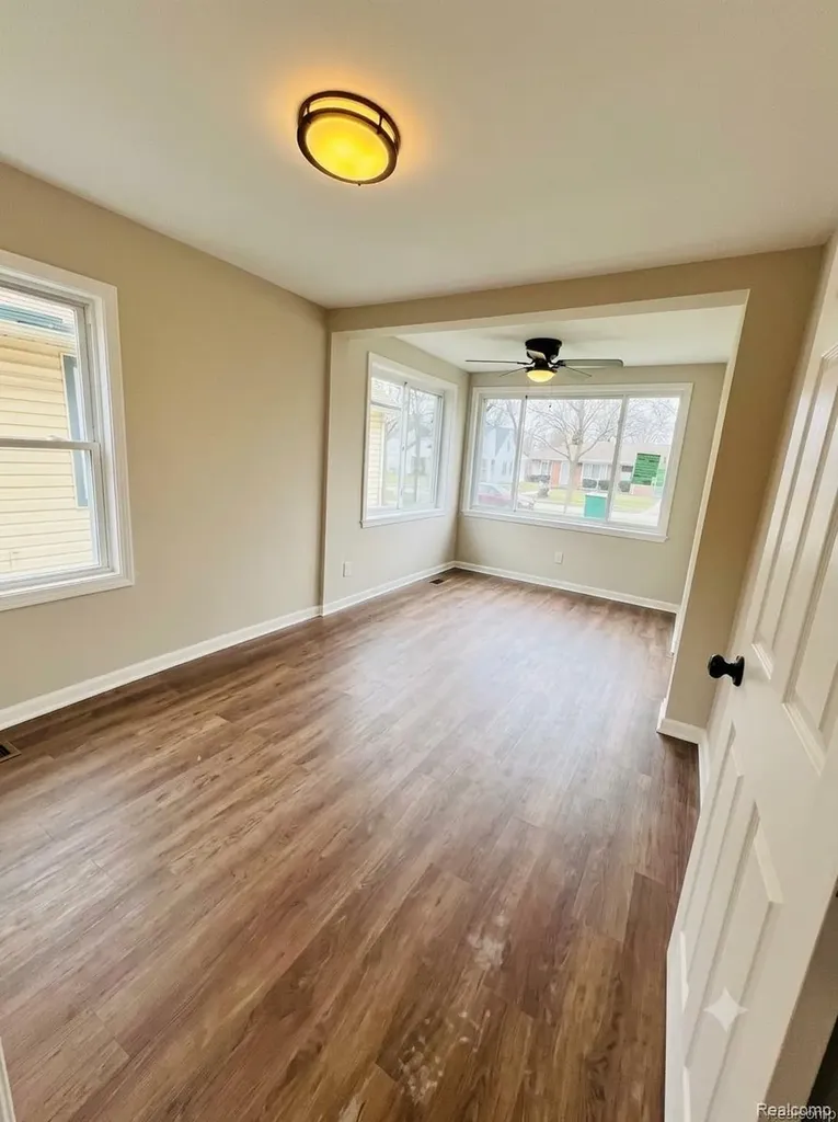 557 White Avenue Lincoln Park City MI 48146