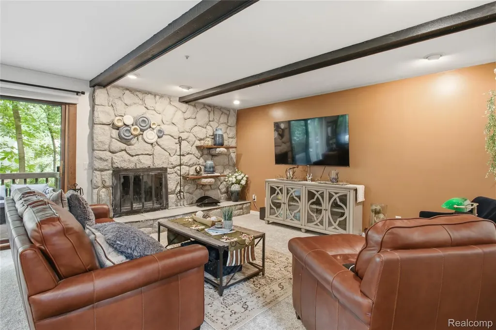 6608 Red Cedar Lane West Bloomfield Charter Township MI 48324