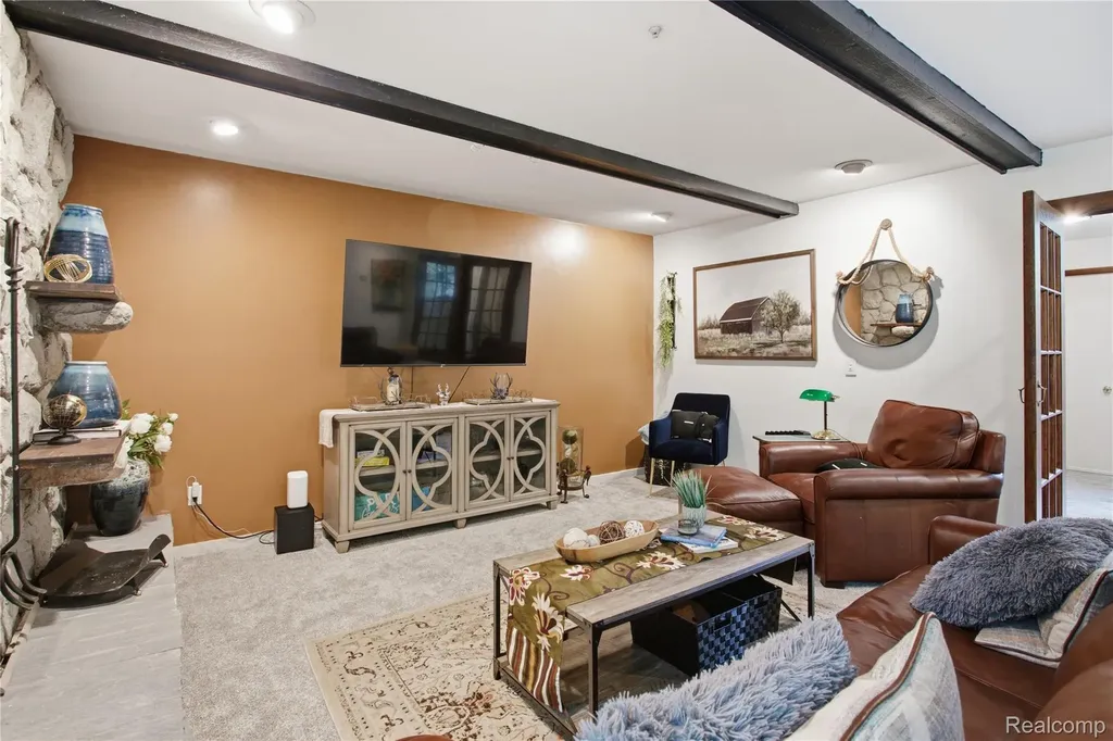 6608 Red Cedar Lane West Bloomfield Charter Township MI 48324