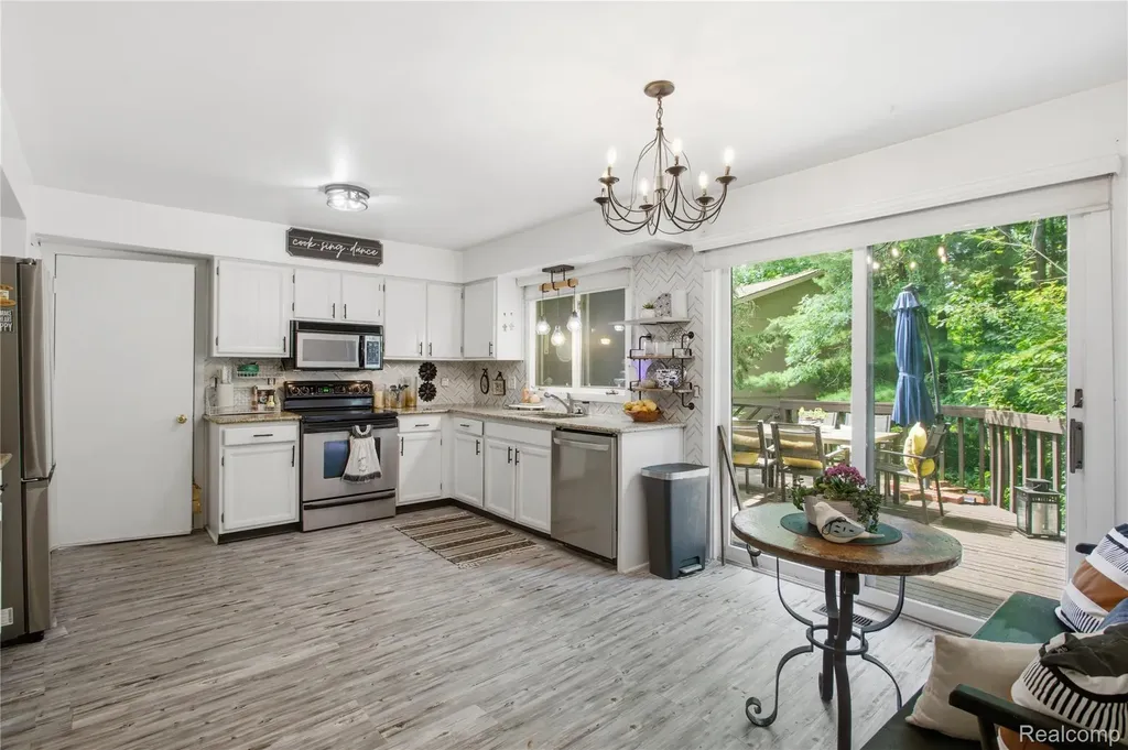6608 Red Cedar Lane West Bloomfield Charter Township MI 48324