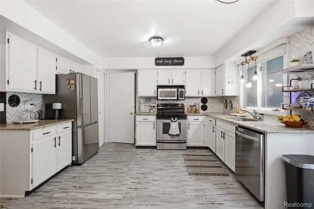 6608 Red Cedar Lane West Bloomfield Charter Township MI 48324