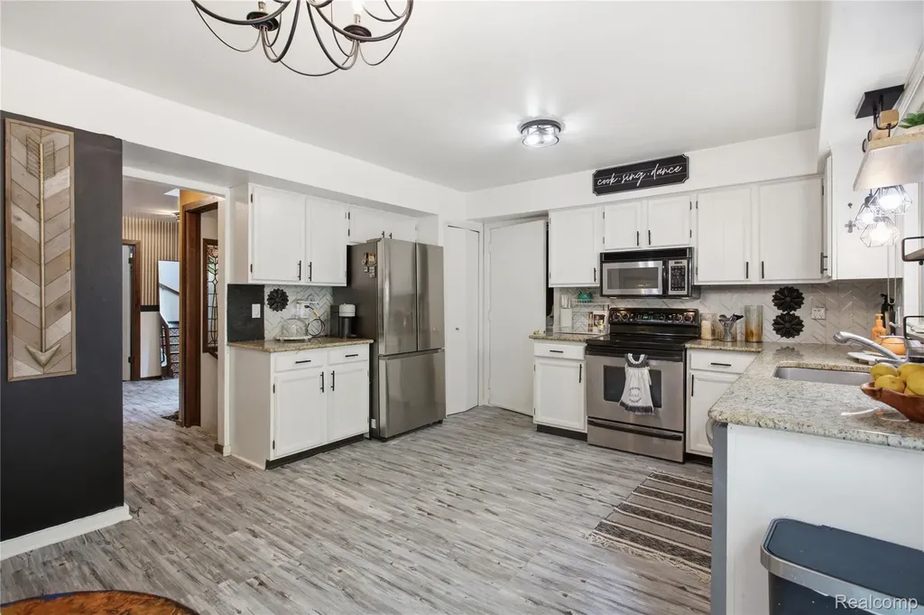 6608 Red Cedar Lane West Bloomfield Charter Township MI 48324