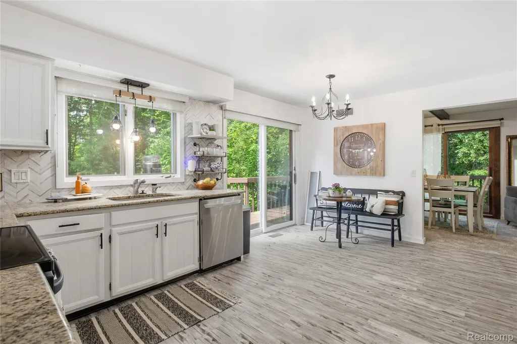 6608 Red Cedar Lane West Bloomfield Charter Township MI 48324